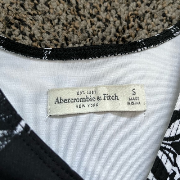 Abercrombie & Fitch halter dress - Picture 3 of 5